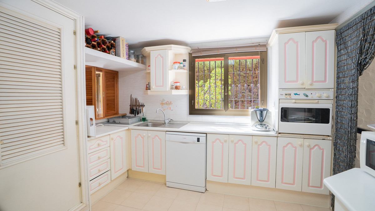 4 Bedroom Villa for Sale in Marbella — 5