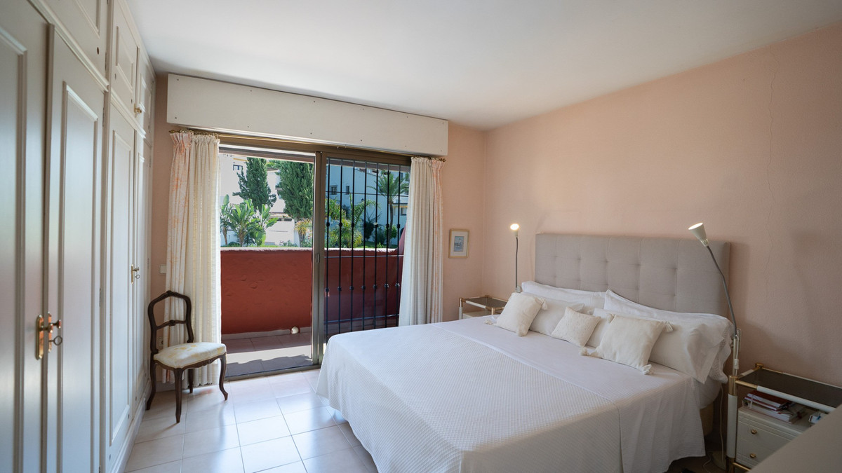 4 Bedroom Villa for Sale in Marbella — 7