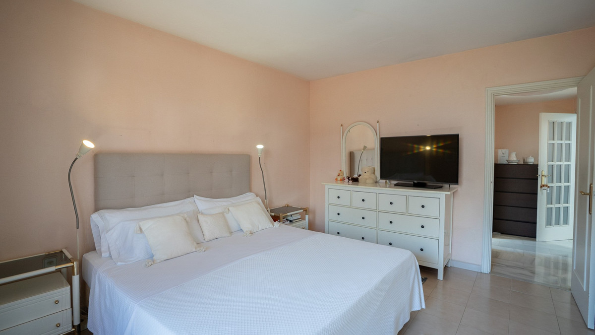 4 Bedroom Villa for Sale in Marbella — 8