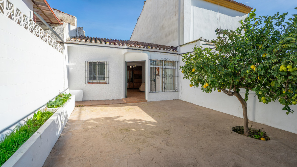 2 Bedroom Villa for Sale in Marbella