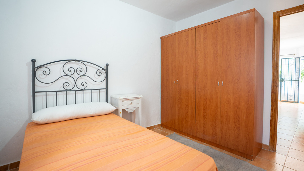 2 Bedroom Villa for Sale in Marbella — 9