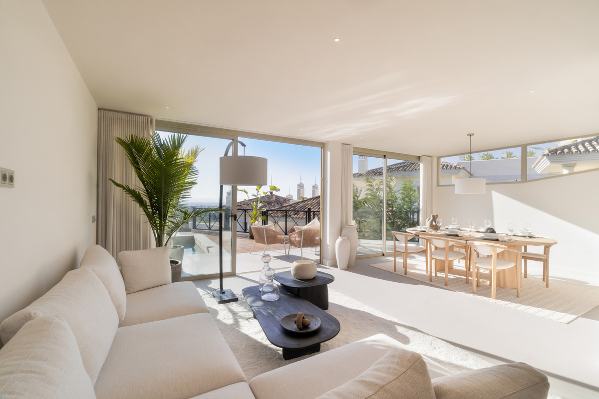 3 Bedroom Apartment for Sale in Nueva Andalucía — 3