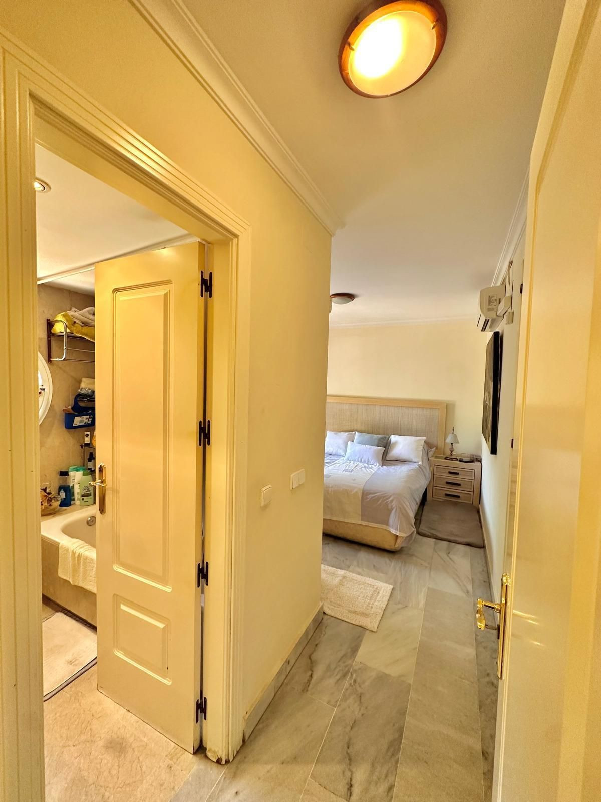 3 Bedroom Apartment for Sale in Nueva Andalucía — view 10