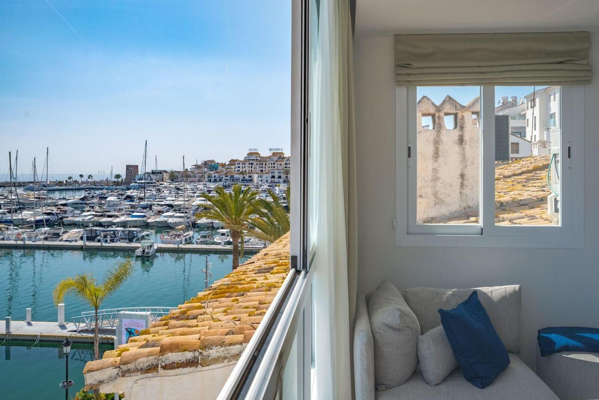 2 Bedroom Apartment for Sale in Puerto Banús — 2