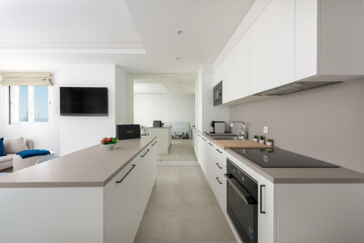 2 Bedroom Apartment for Sale in Puerto Banús — 4