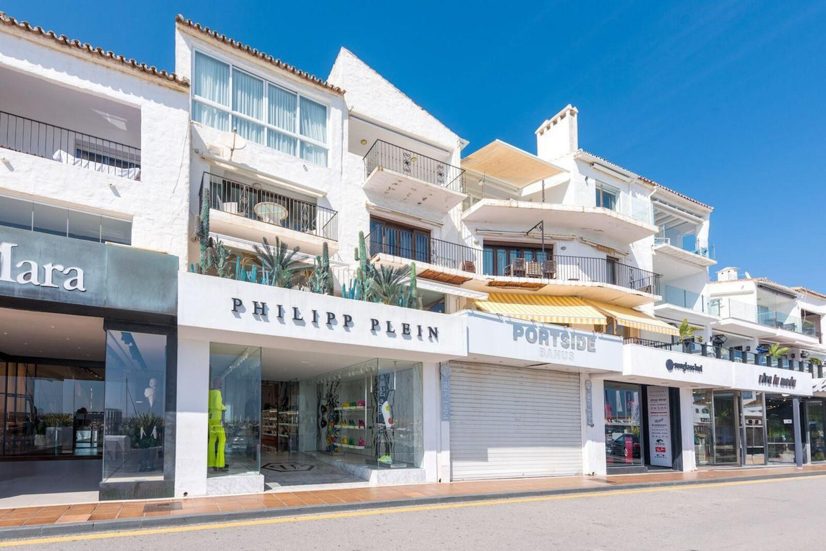 2 Bedroom Apartment for Sale in Puerto Banús — 5