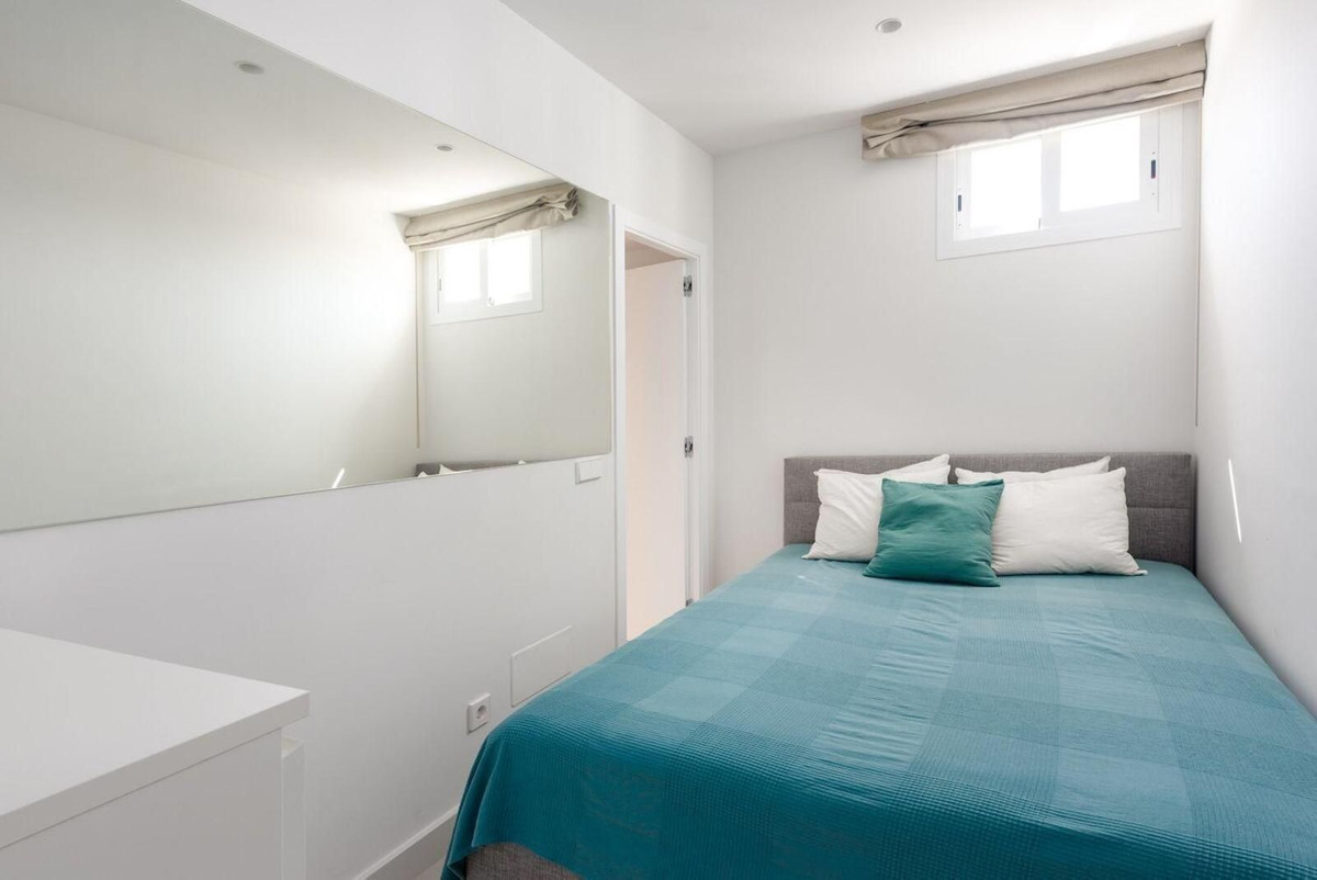 2 Bedroom Apartment for Sale in Puerto Banús — 6
