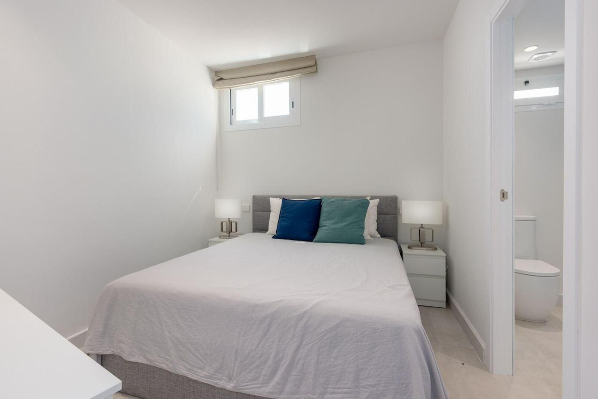 2 Bedroom Apartment for Sale in Puerto Banús — 9