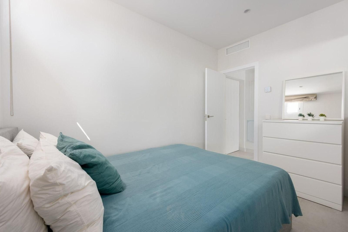2 Bedroom Apartment for Sale in Puerto Banús — view 10
