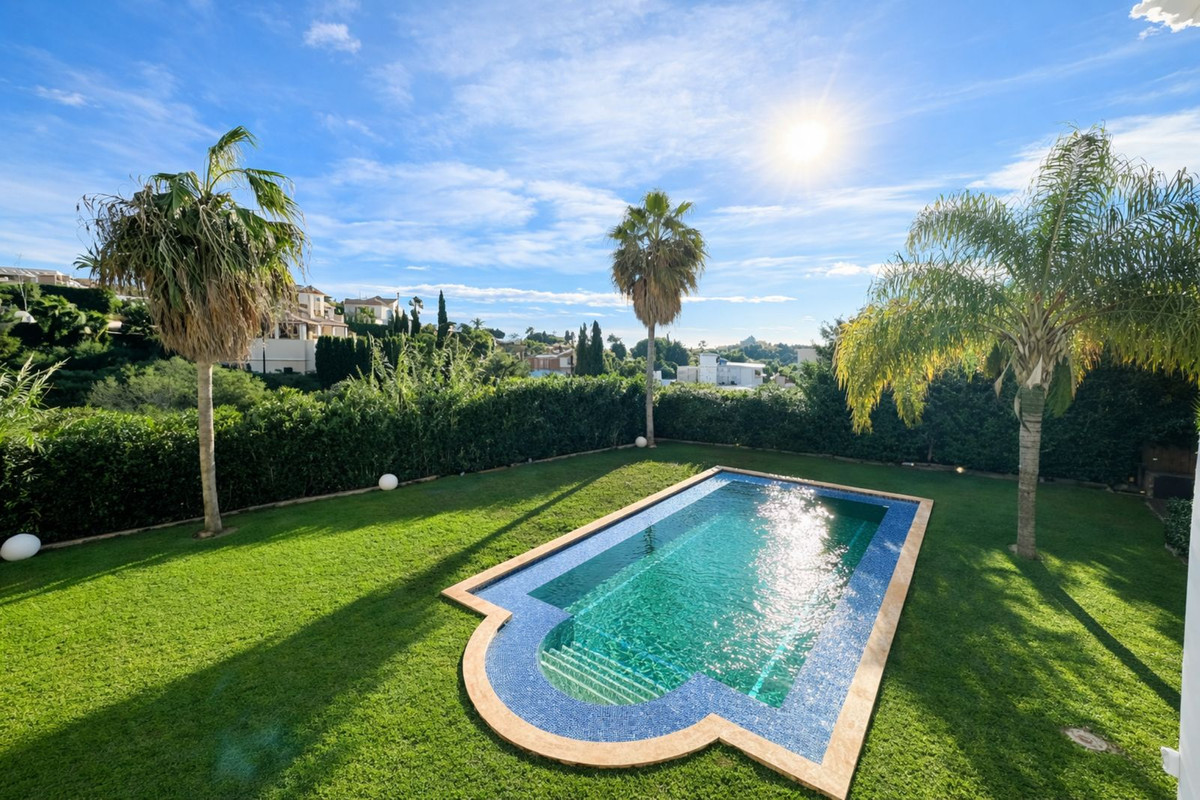 7 Bedroom Villa for Sale in Benahavís — 2