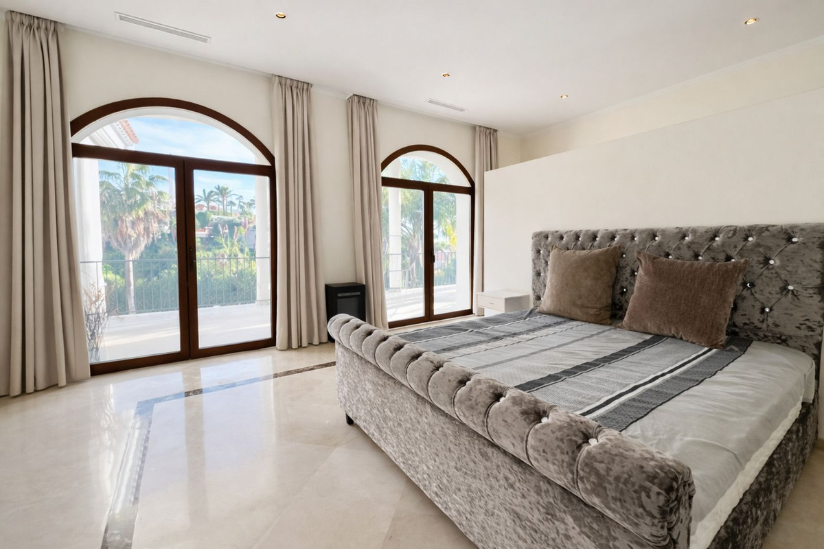 7 Bedroom Villa for Sale in Benahavís — 4