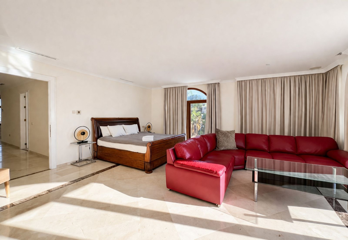 7 Bedroom Villa for Sale in Benahavís — 9