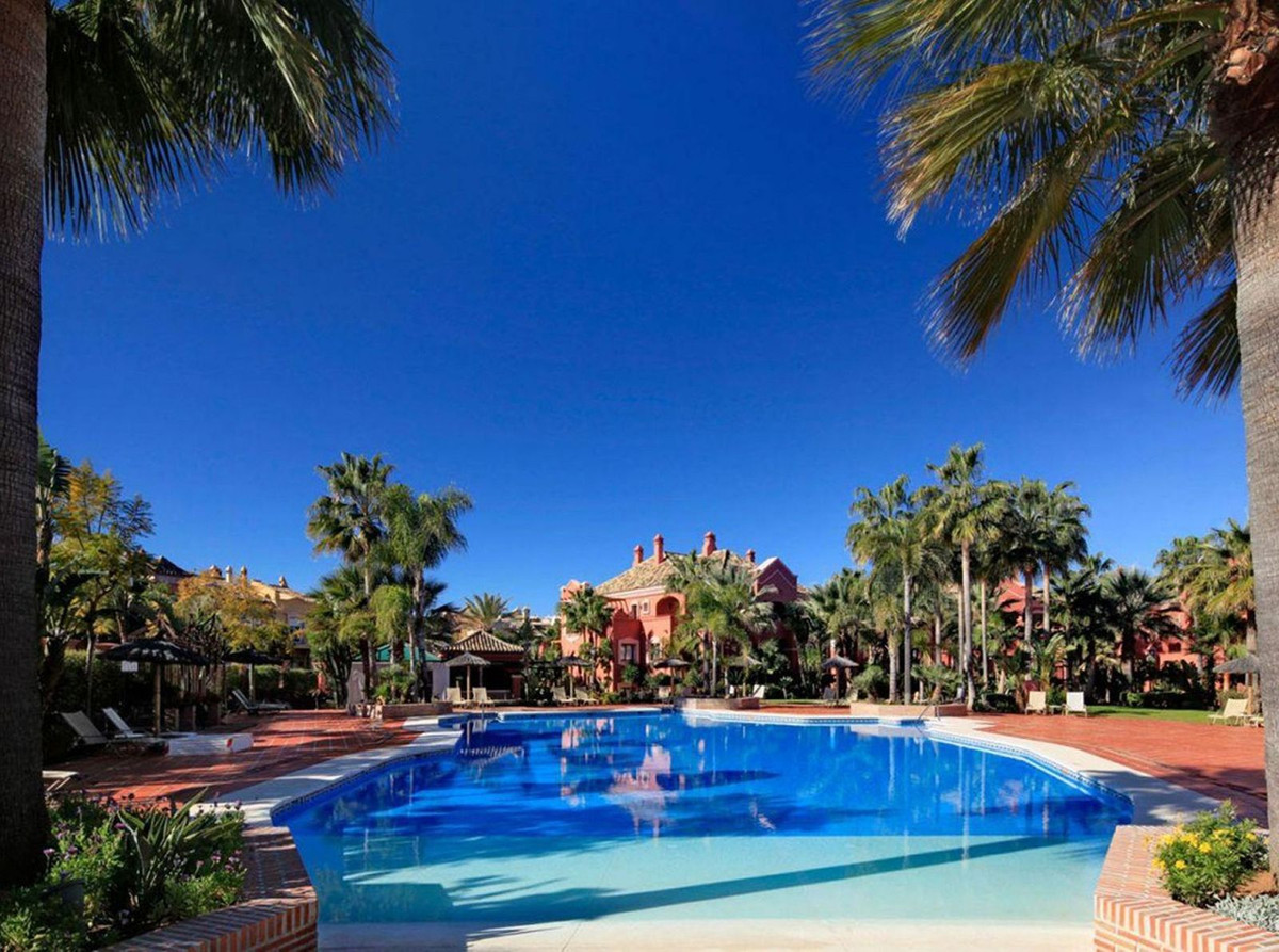 2 Bedroom Apartment for Sale in Puerto Banús