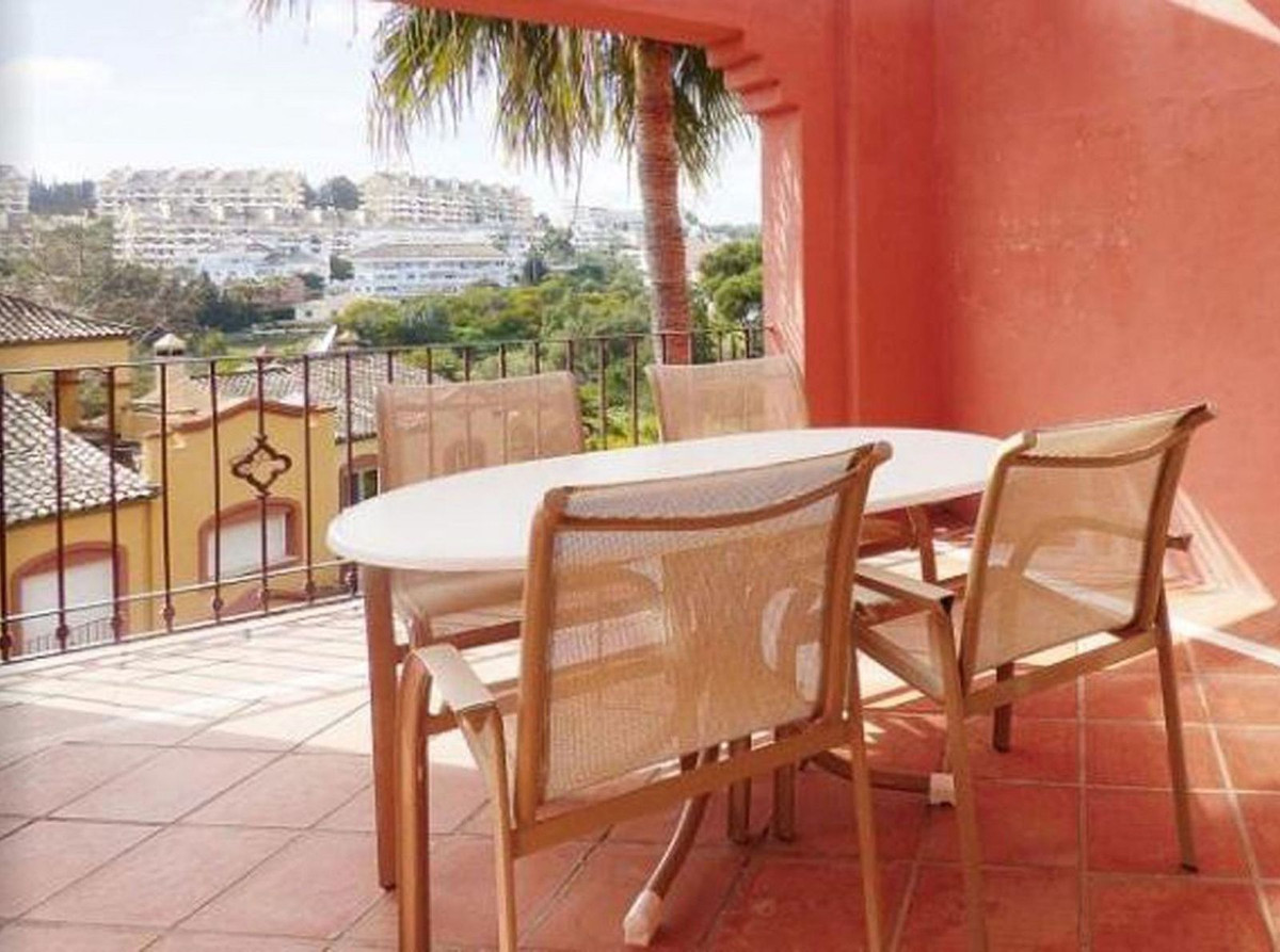2 Bedroom Apartment for Sale in Puerto Banús — 2