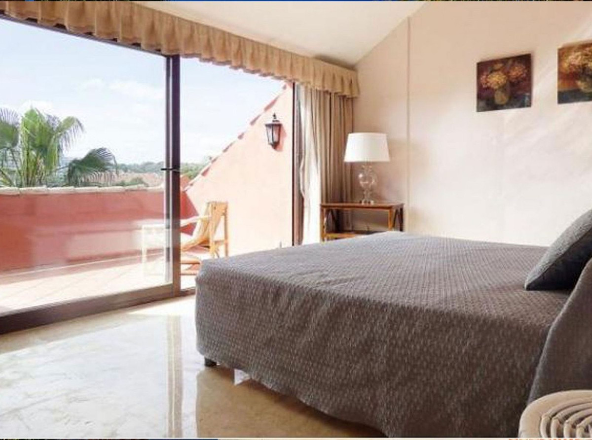 2 Bedroom Apartment for Sale in Puerto Banús — 3