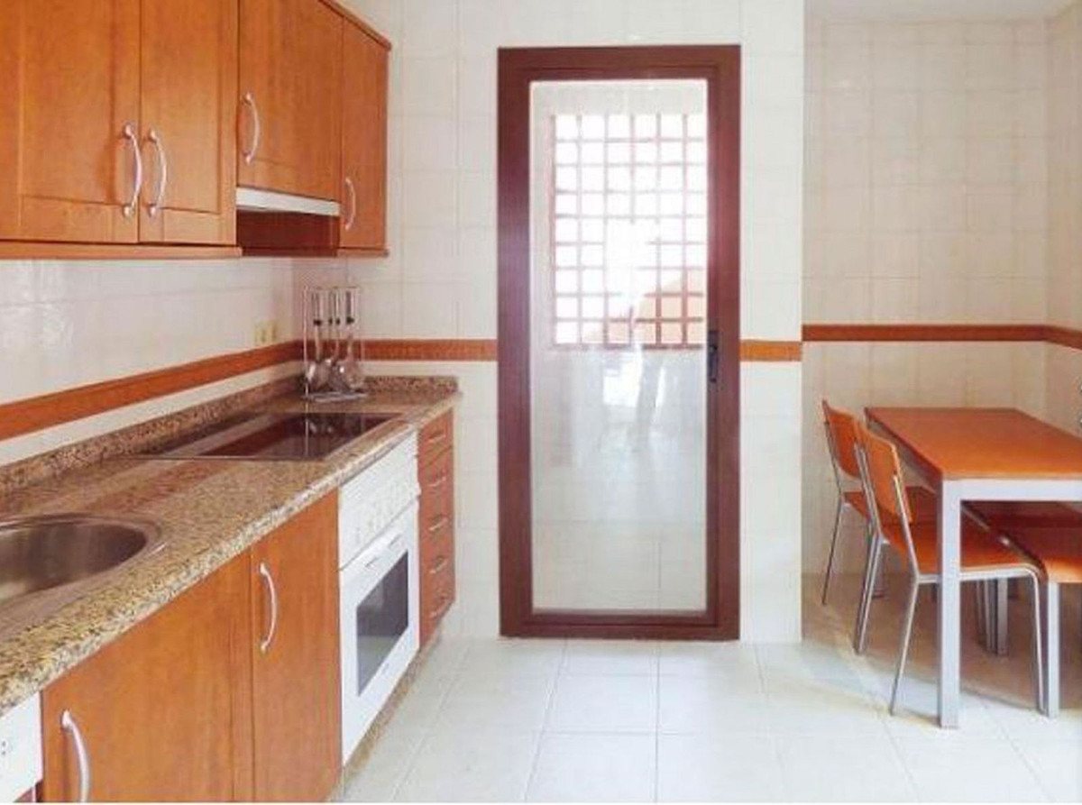 2 Bedroom Apartment for Sale in Puerto Banús — 6
