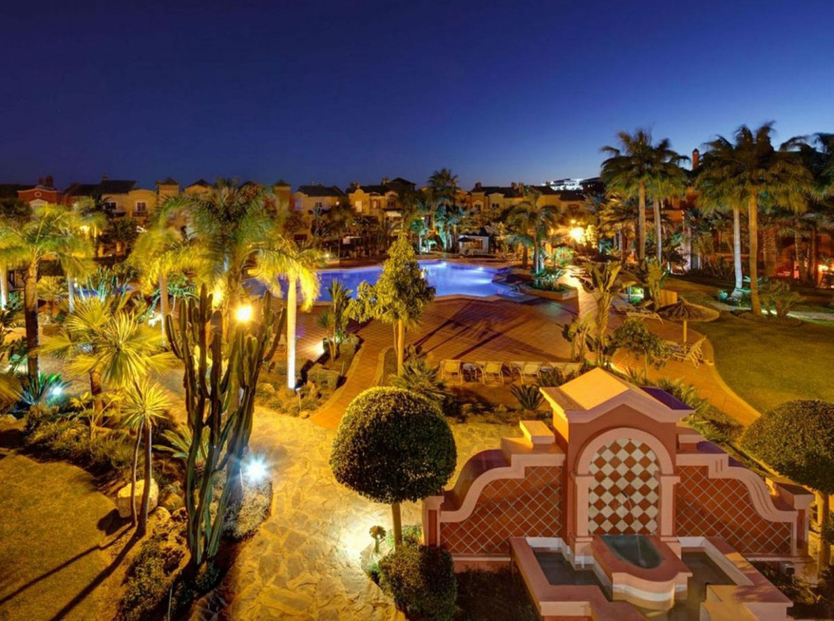 2 Bedroom Apartment for Sale in Puerto Banús — 9