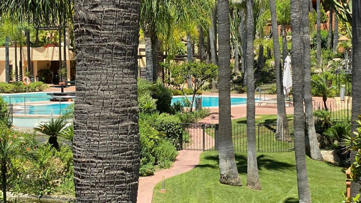 2 Bedroom Apartment for Sale in Puerto Banús — view 10