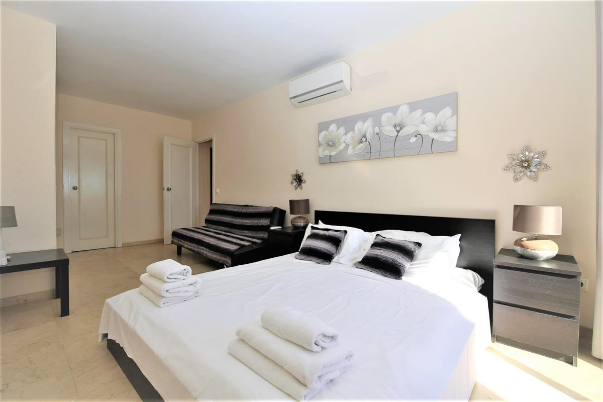 2 Bedroom Apartment for Sale in Estepona — view 10