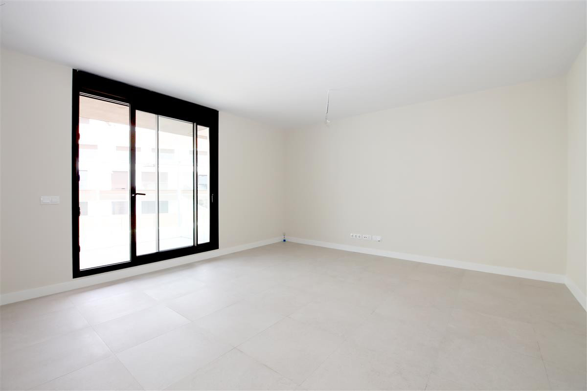 1 Bedroom Apartment for Sale in Estepona — 3