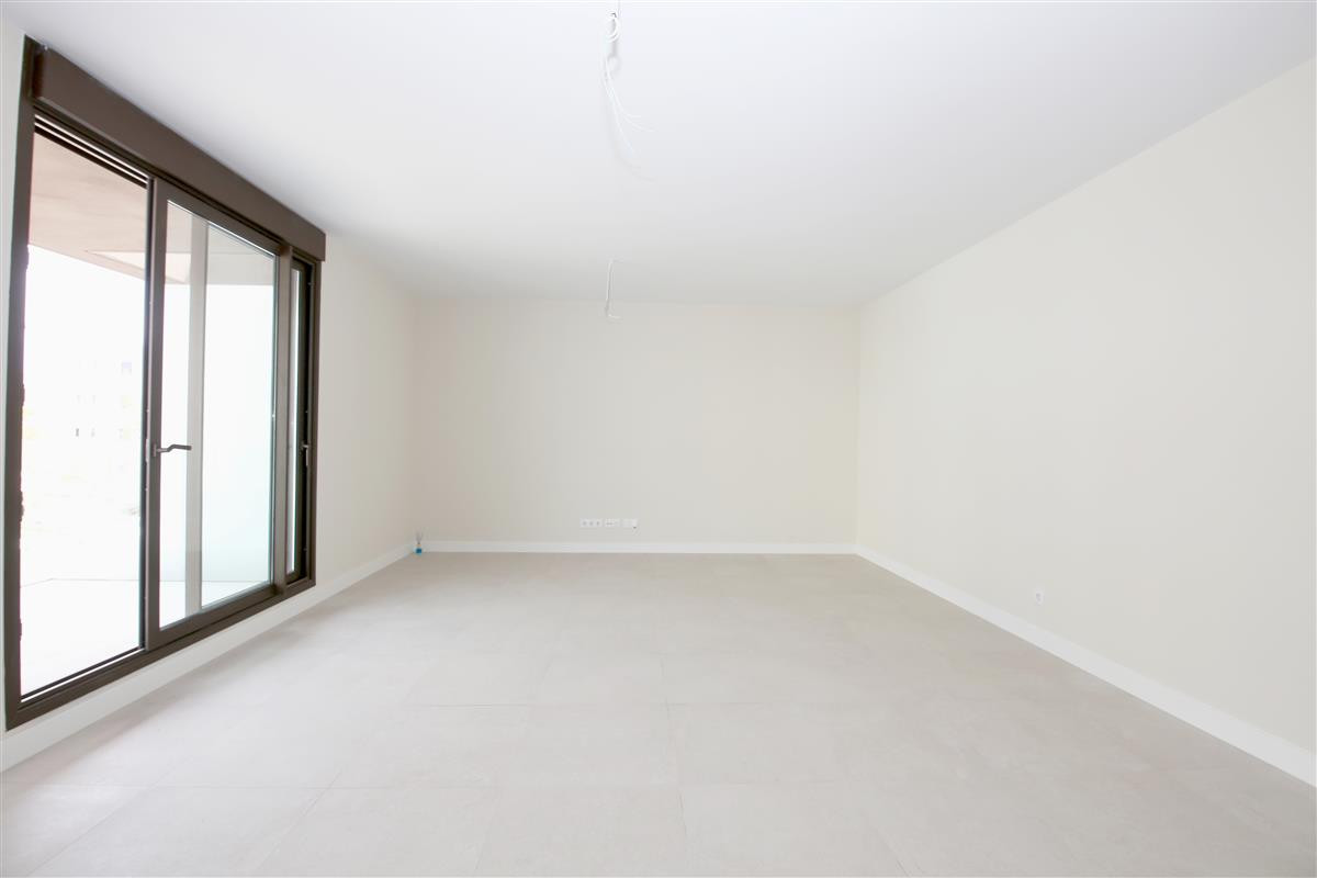 1 Bedroom Apartment for Sale in Estepona — 4