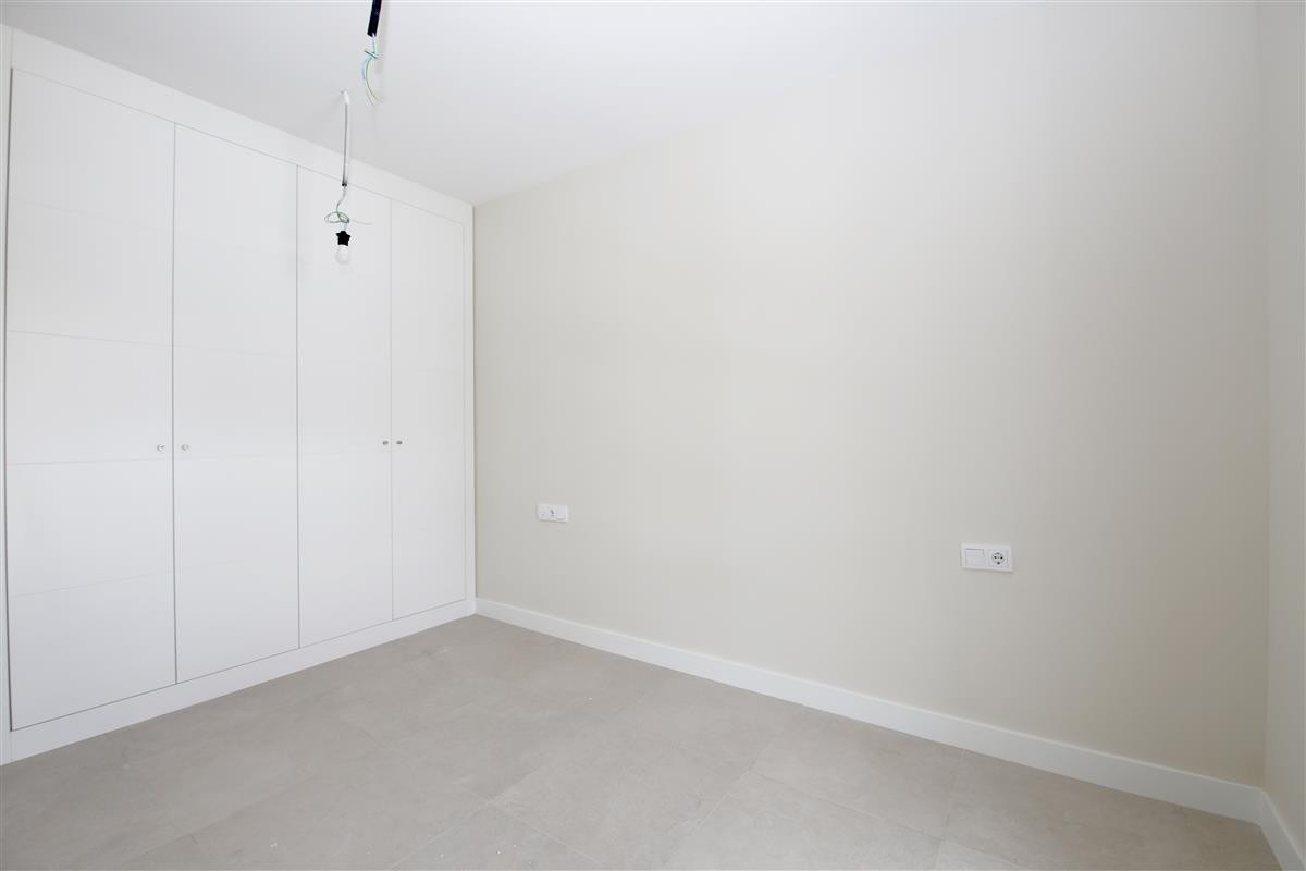 1 Bedroom Apartment for Sale in Estepona — 8