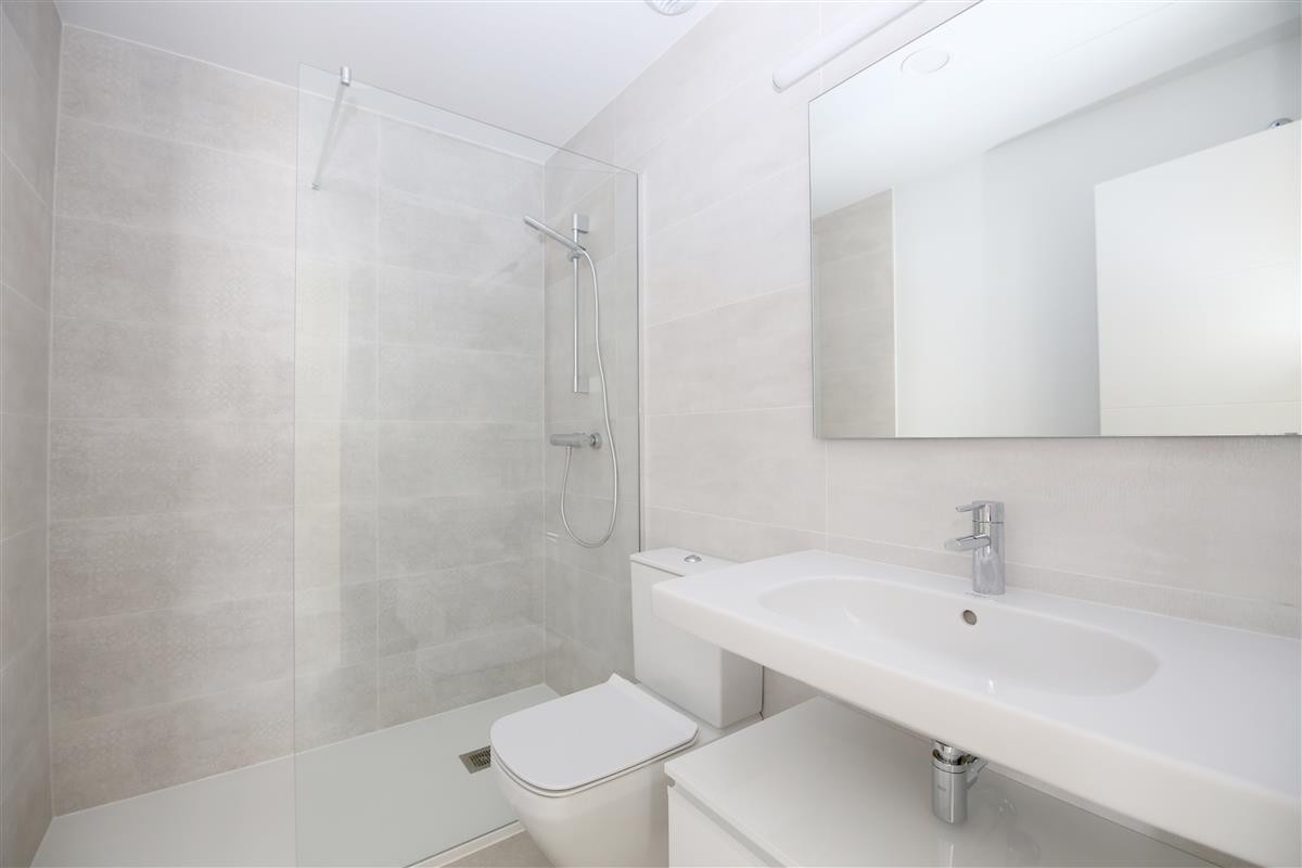1 Bedroom Apartment for Sale in Estepona — view 10
