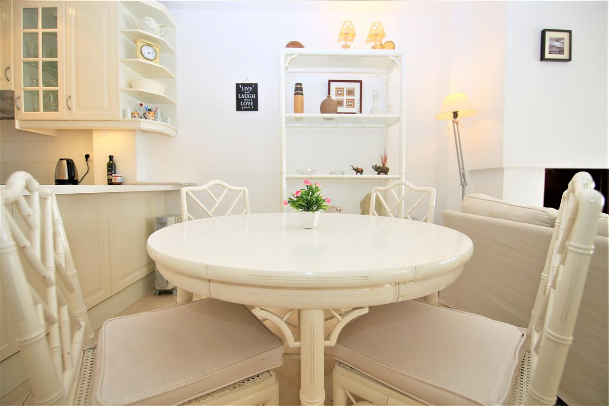 2 Bedroom Apartment for Sale in Estepona — 8