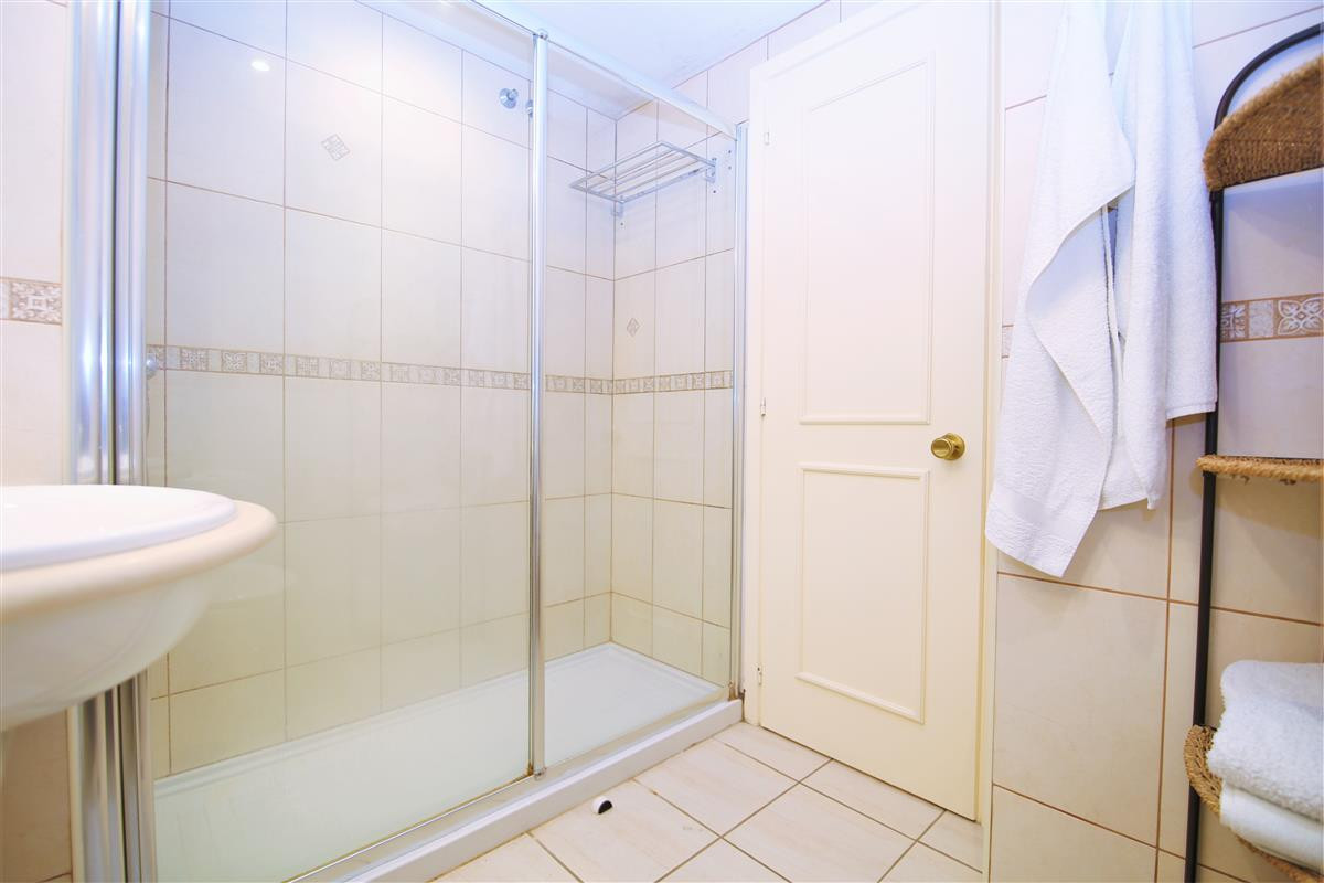 2 Bedroom Apartment for Sale in Estepona — view 10