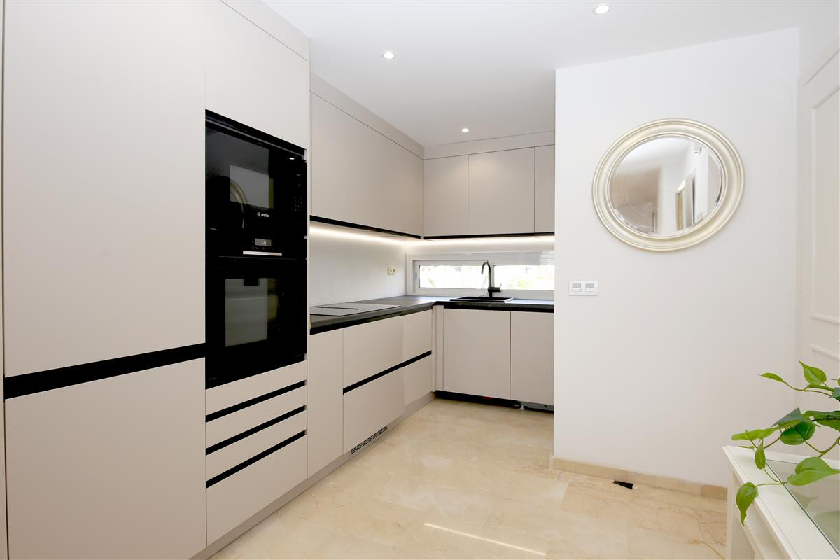 2 Bedroom Apartment for Sale in Estepona — 8
