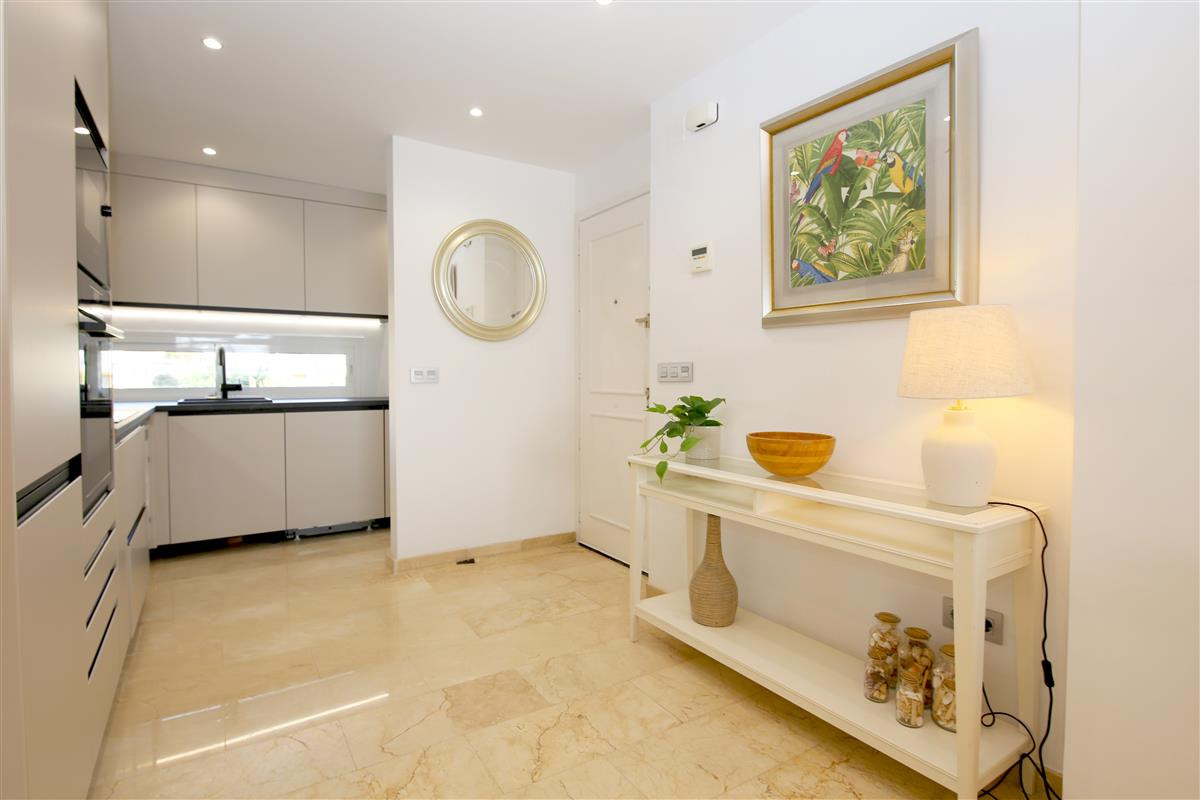 2 Bedroom Apartment for Sale in Estepona — 9