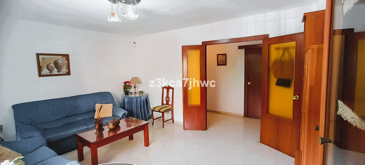 3 Bedroom Apartment for Sale in Estepona — view 10