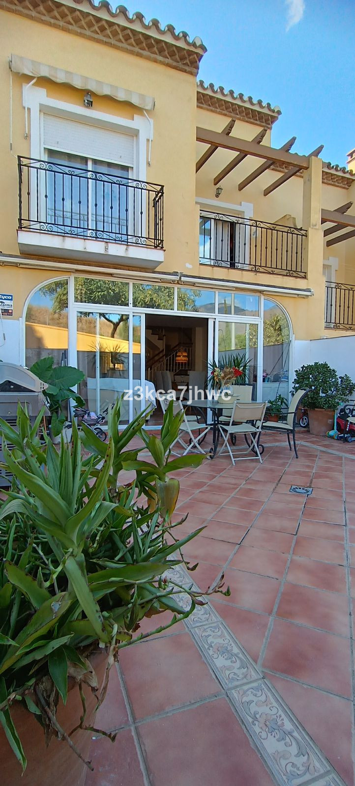 5 Bedroom Villa for Sale in Estepona