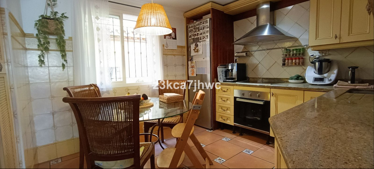 5 Bedroom Villa for Sale in Estepona — 3