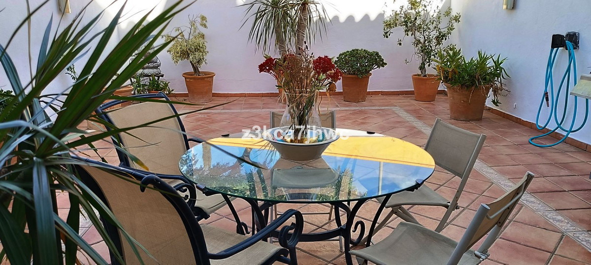 5 Bedroom Villa for Sale in Estepona — 4