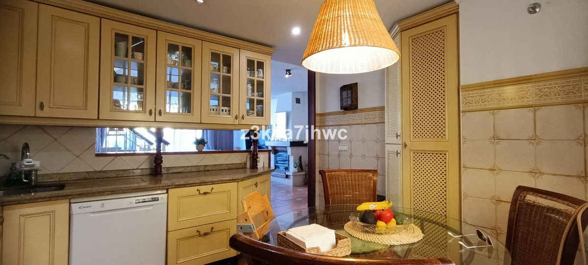 5 Bedroom Villa for Sale in Estepona — 7