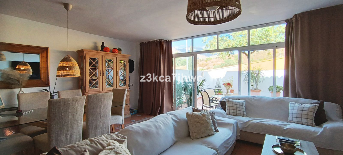 5 Bedroom Villa for Sale in Estepona — 8