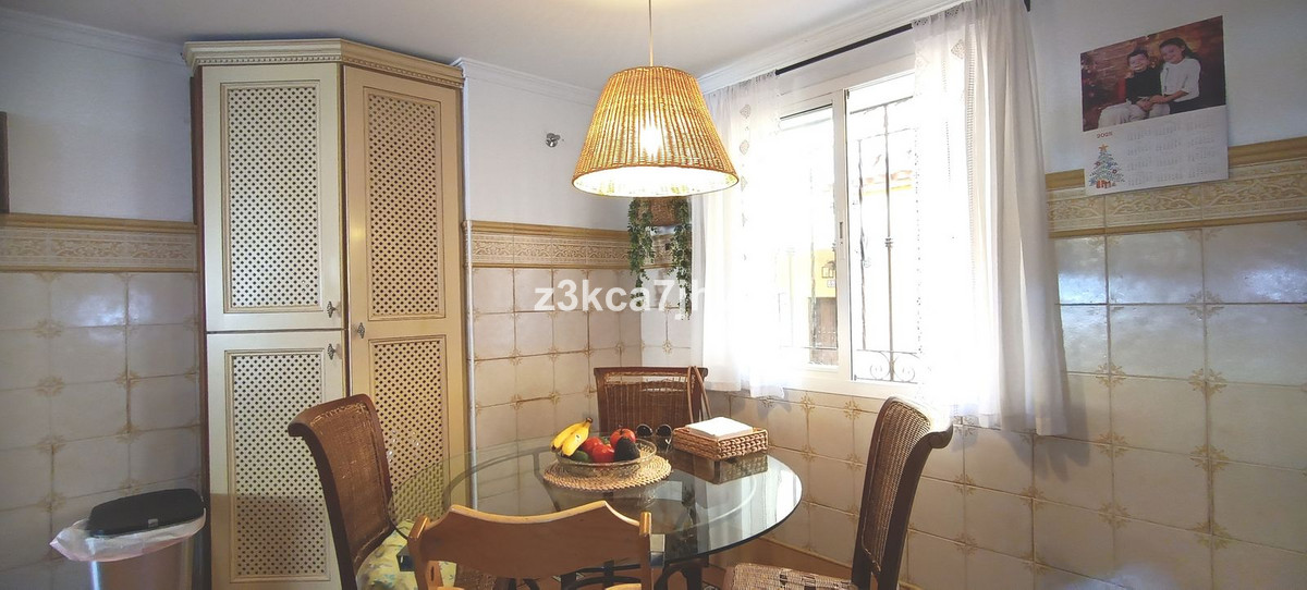 5 Bedroom Villa for Sale in Estepona — view 10
