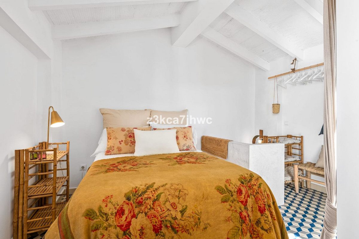 2 Bedroom Villa for Sale in Estepona — 8