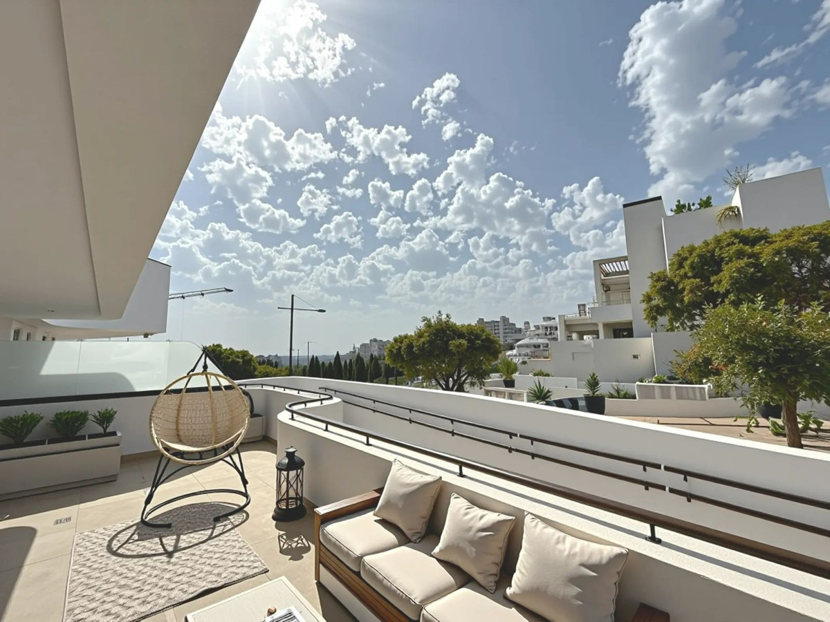 4 Bedroom Apartment for Sale in Estepona — 2