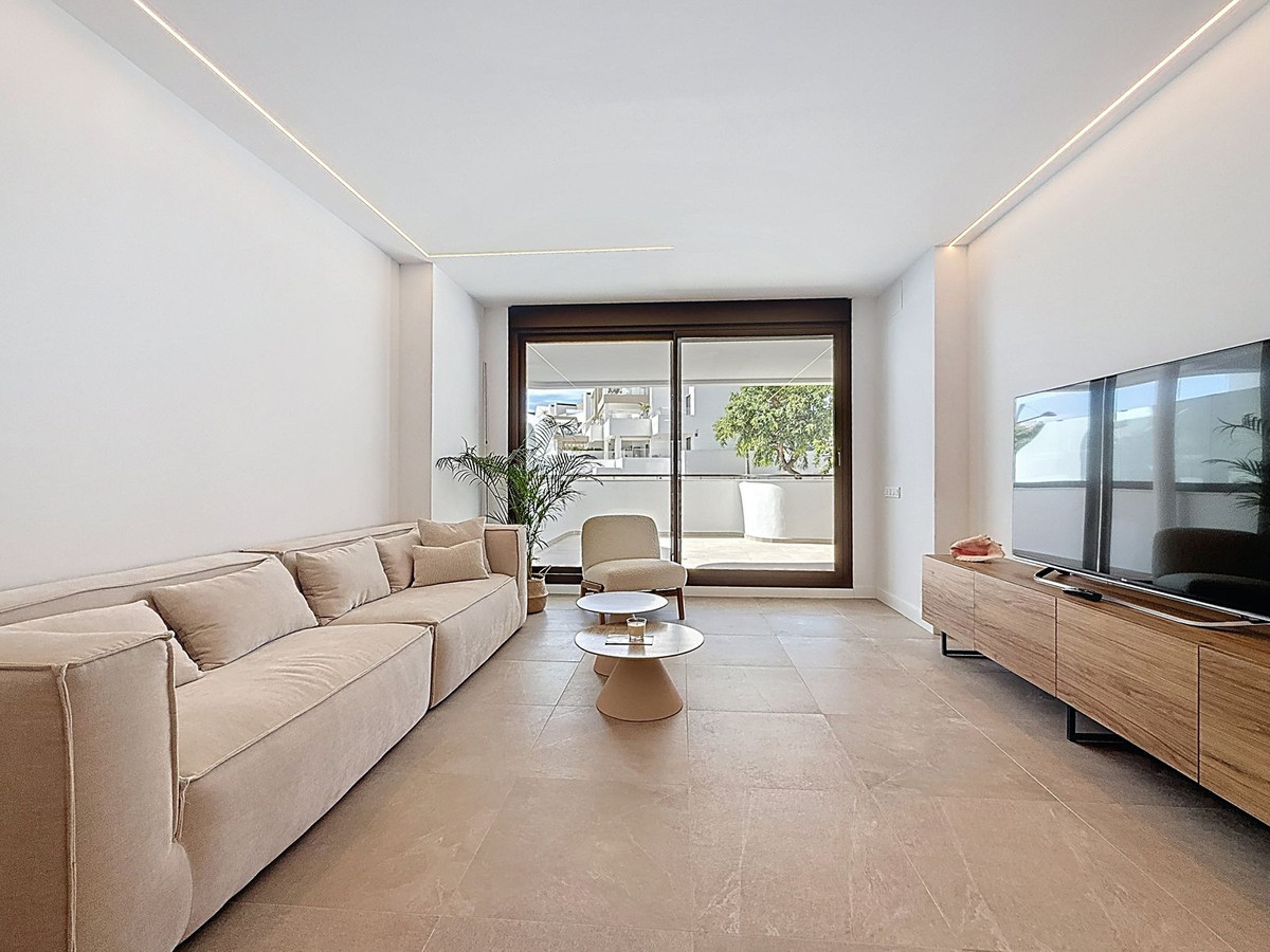 4 Bedroom Apartment for Sale in Estepona — 3