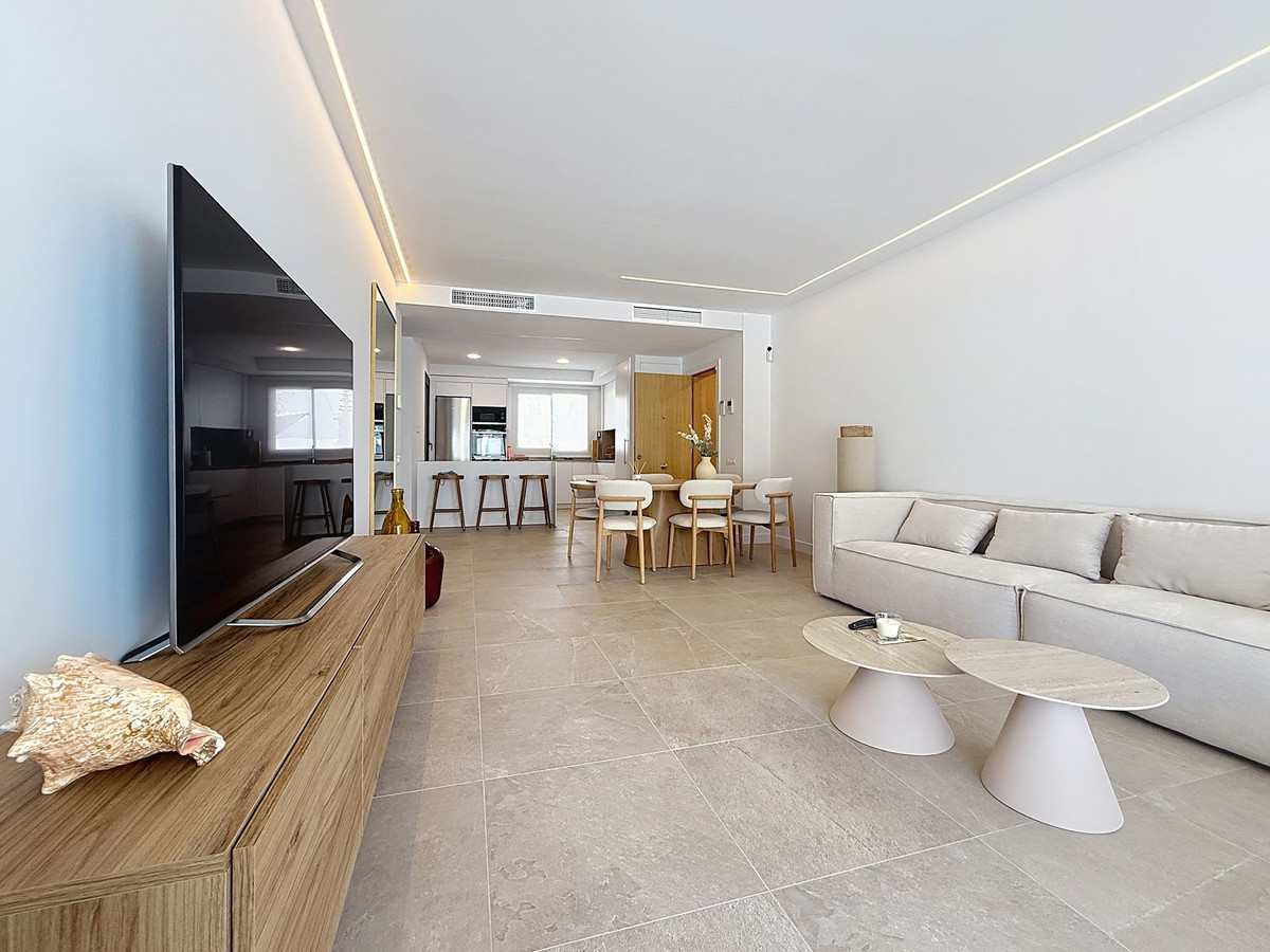 4 Bedroom Apartment for Sale in Estepona — 4