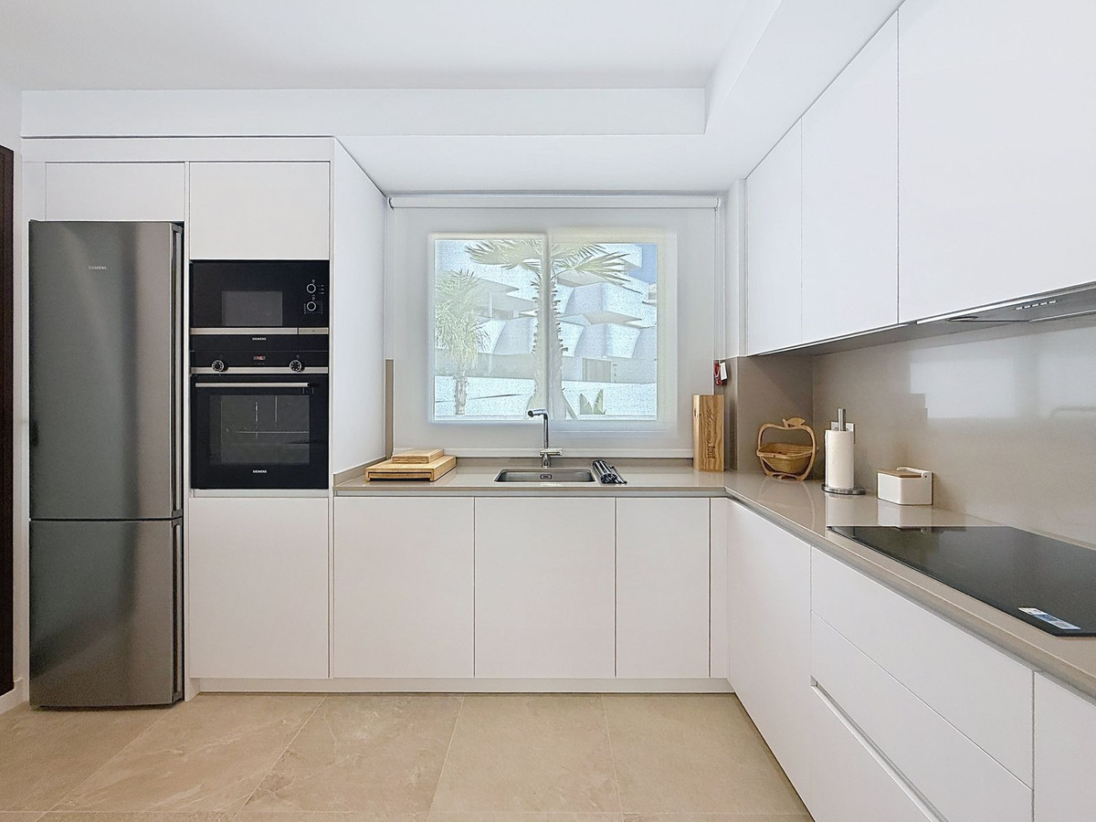 4 Bedroom Apartment for Sale in Estepona — 6