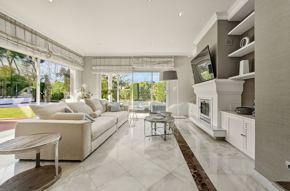 5 Bedroom Villa for Sale in Guadalmina Alta — 3