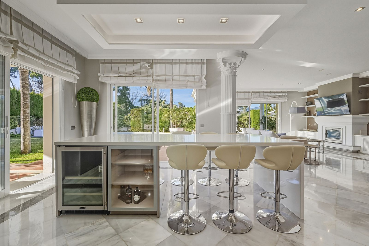 5 Bedroom Villa for Sale in Guadalmina Alta — 4