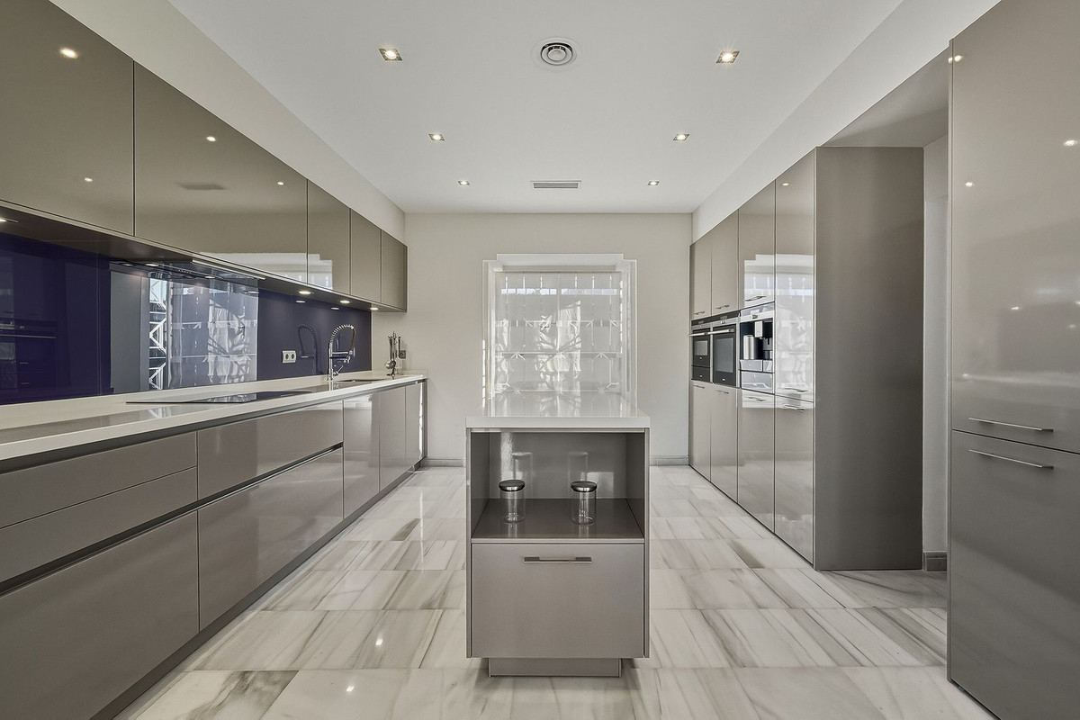 5 Bedroom Villa for Sale in Guadalmina Alta — 8