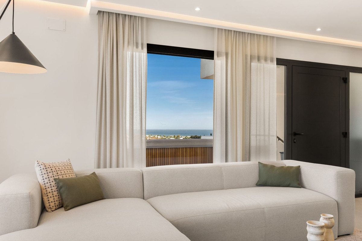 2 Bedroom Apartment for Sale in Nueva Andalucía — 2