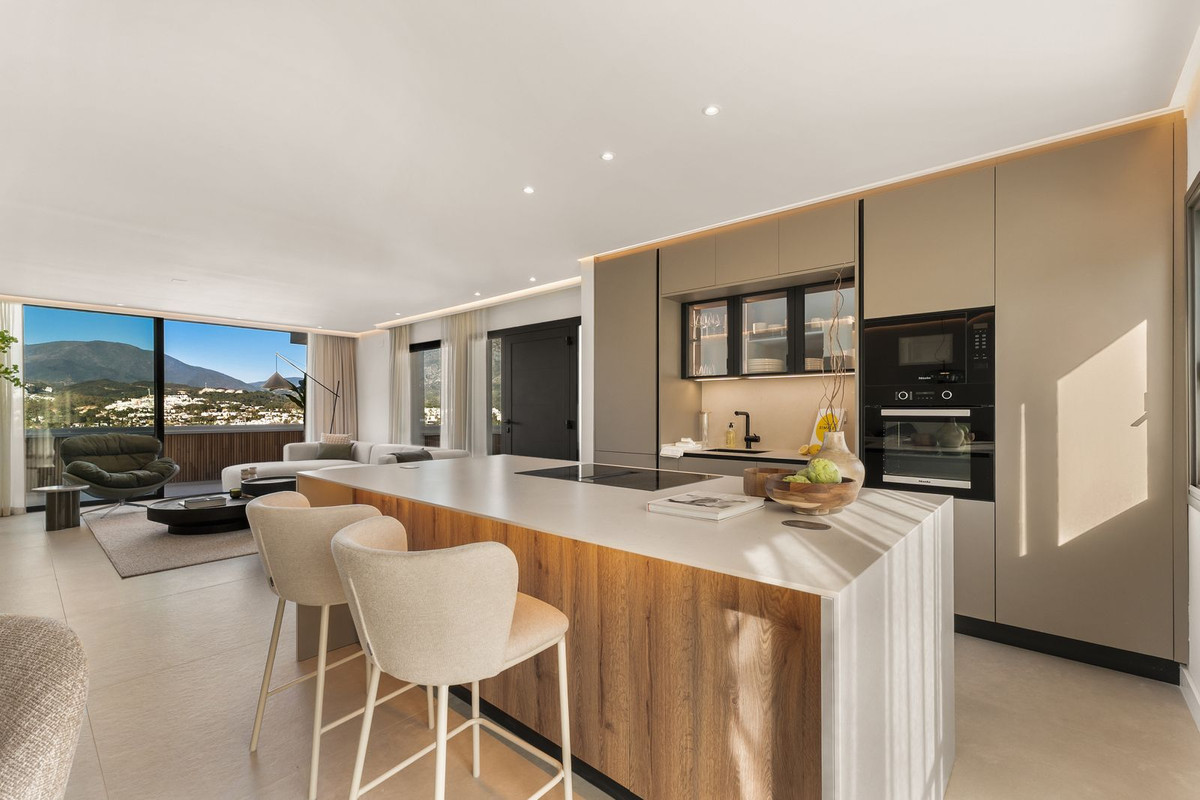 2 Bedroom Apartment for Sale in Nueva Andalucía — 4
