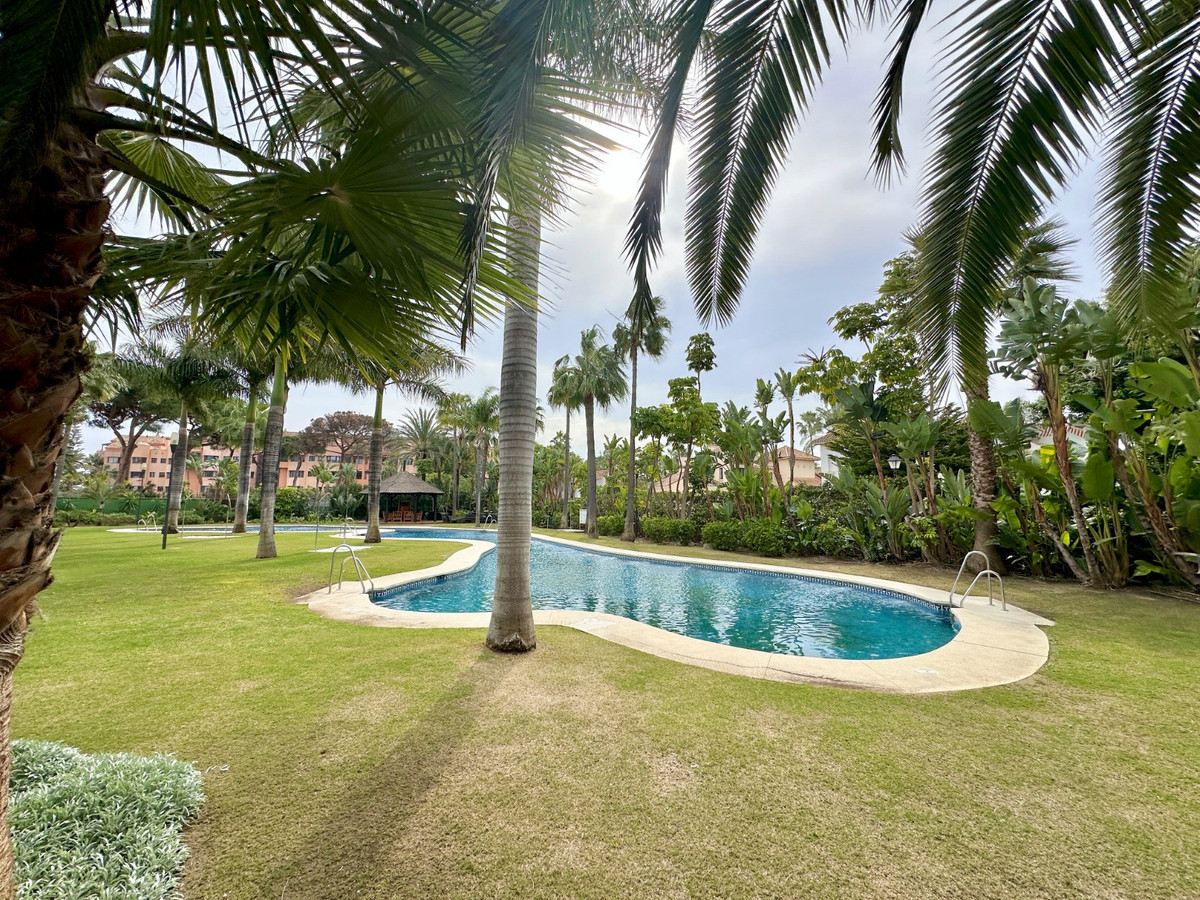 2 Bedroom Apartment for Sale in Puerto Banús — 2
