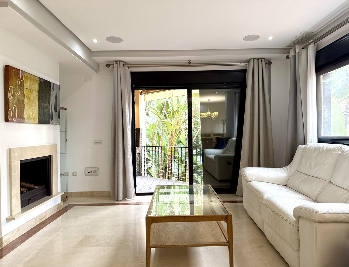 2 Bedroom Apartment for Sale in Puerto Banús — 4